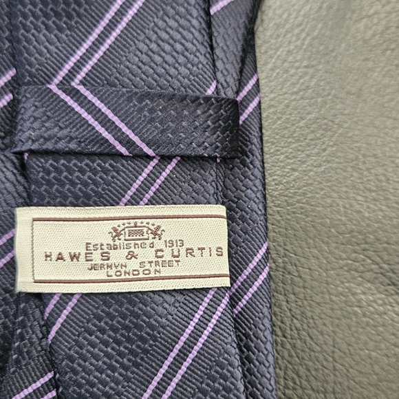 Hawes and curtis London purple silk tie - Picture 2 of 4